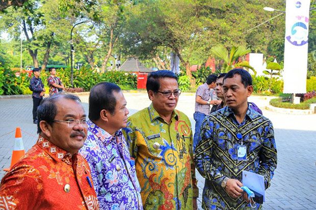 JR Saragih Hadiri Rakornas...
