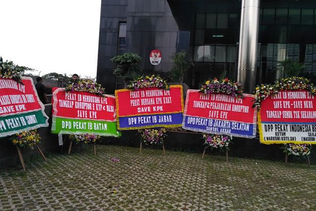 Karangan Bunga Juga...