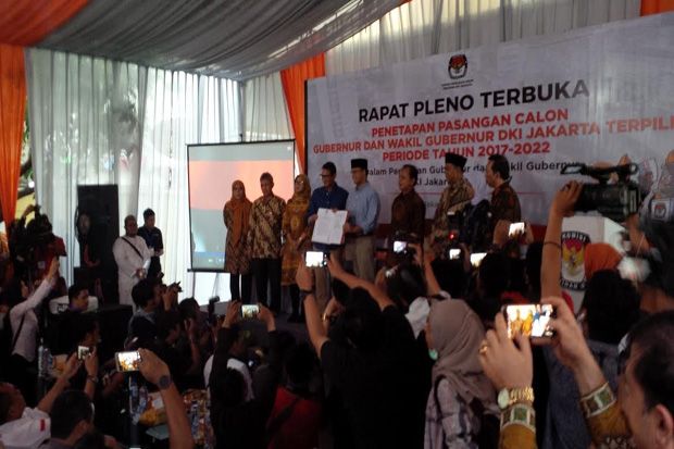 Resmi, Anies-Sandi Ditetapkan...