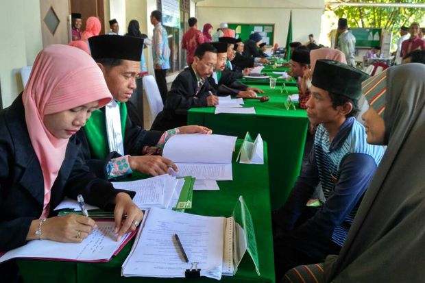 102 Pasutri di Serang...