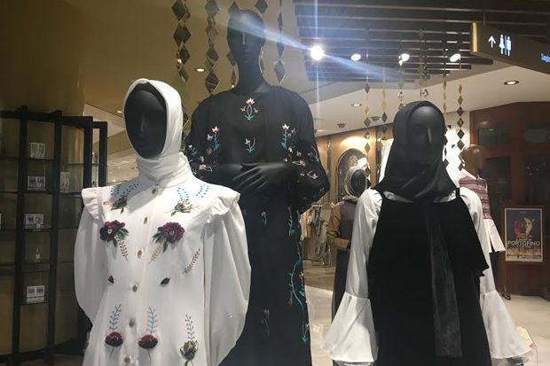 Vivi Zubedi Hadirkan...