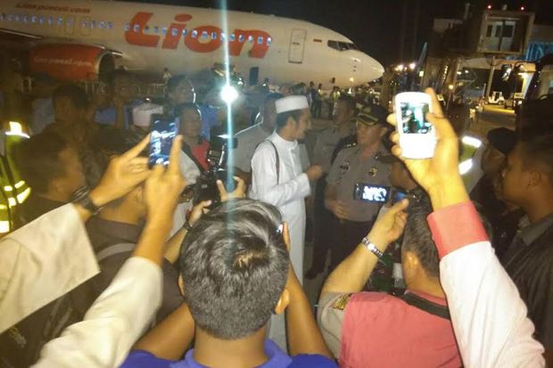 Tiba di Bandara Supadio,...