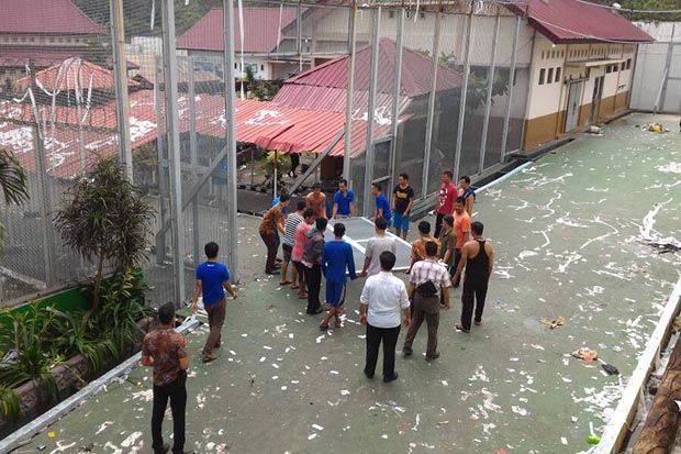Kondusif, TNI dan Para...