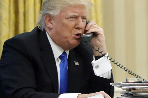 Trump Diskusikan Krisis...