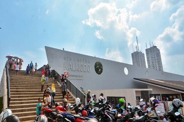 Parkir di Taman Kalijodo,...