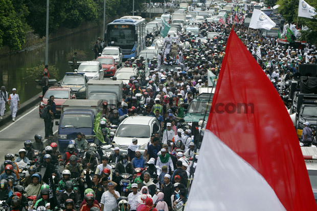 Jelang Vonis, Ribuan...