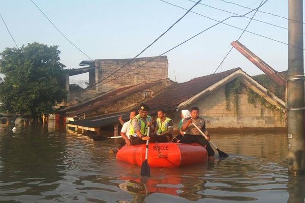 Banjir 2 Meter Rendam...