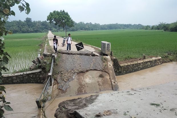 Jembatan Penghubung...