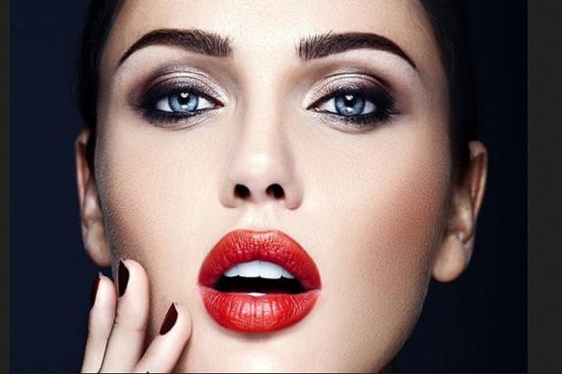 Tips Cantik Pakai Lipstik...