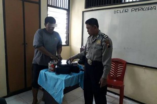 Pria Ini Tertangkap...