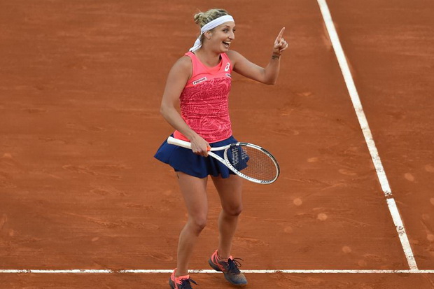 Tampil Beda, Bacsinszky...