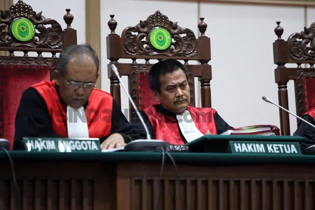 Isi Putusan Ahok Setebal...