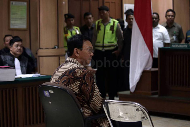 Ahok Divonis 2 Tahun,...