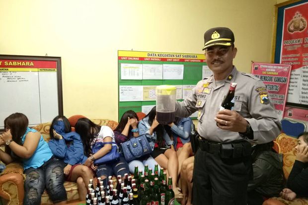 Berpakaian Seksi, Belasan...