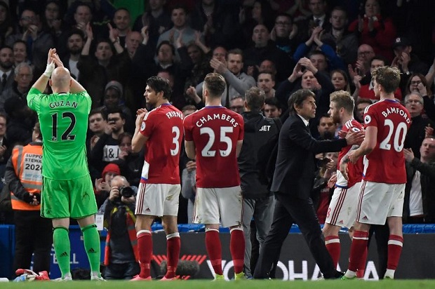 Ketika Conte Hibur Pemain...