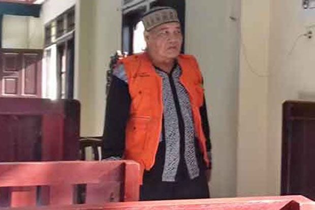 Dituntut Dua Tahun Penjara,...