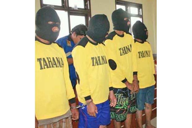 Empat Warga Jakarta...