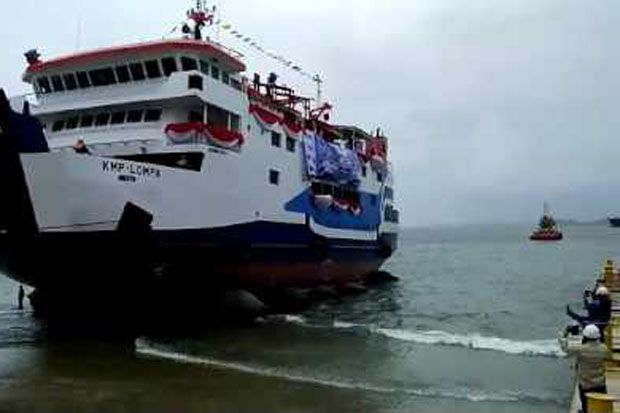 Kapal Penyeberangan...