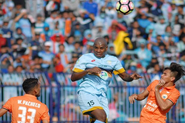 Persela Paksa Persija...