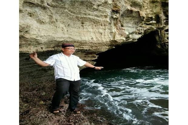 Goa Seni di Pantai Batu...