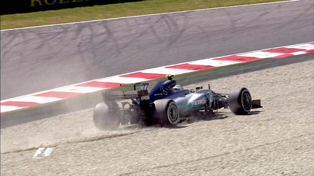 Kecelakaan Bottas Warnai...