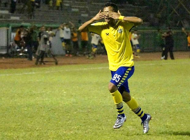 Gresik United Serahkan...