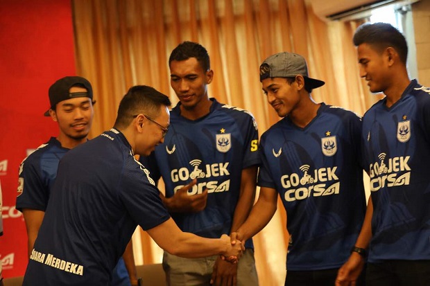 Dukung Sepak Bola Indonesia,...