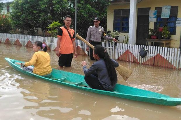 Ratusan Rumah Terendam...