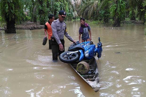 Jalan Terendam Banjir,...