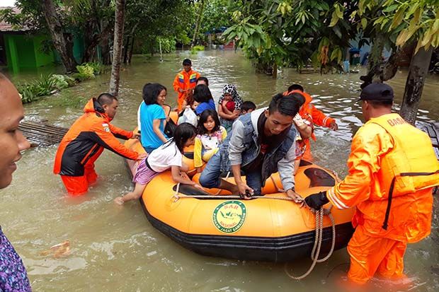 10 Jam Diguyur Hujan,...
