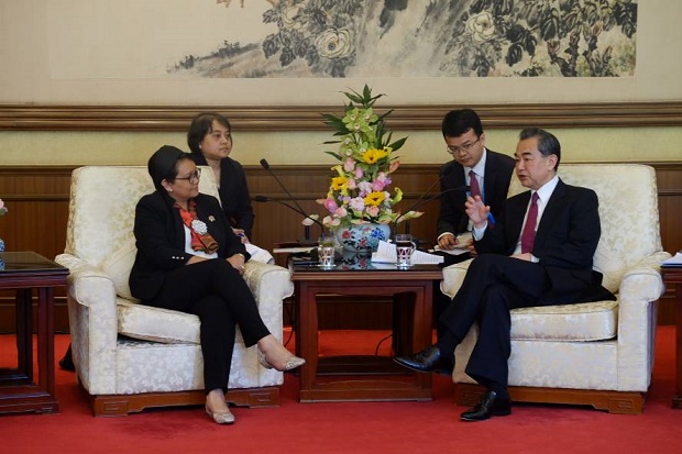 Temui Menlu China, Menlu...