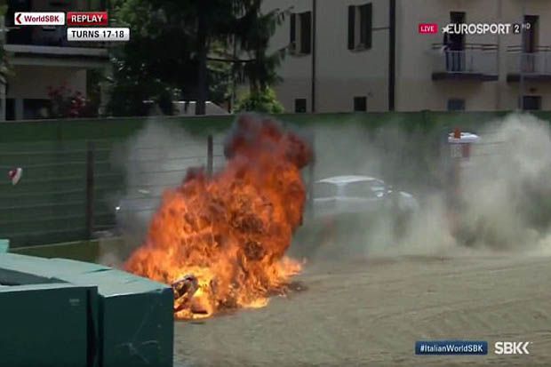 Video Terbakarnya Motor...