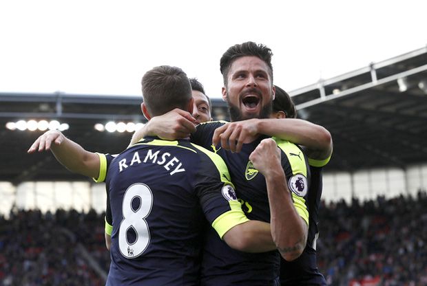 Arsenal Pesta Gol ke...