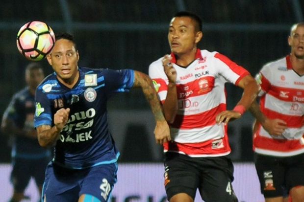 Arema vs Madura United...