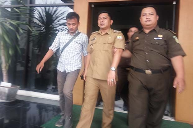 Diduga Jual Aset Negara,...