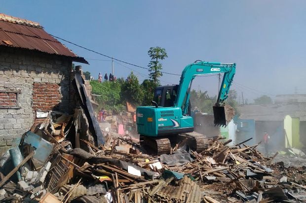 PT KAI Kembali Ratakan...