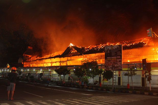 Empat Hidran di Pasar...
