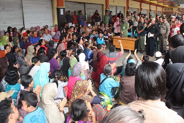 Kebakaran Pasar Songgolangit...