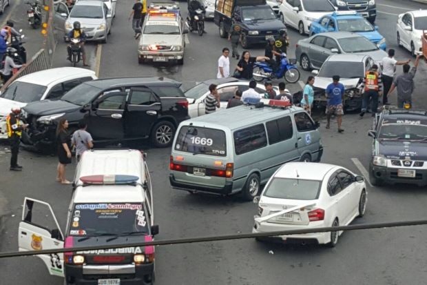 Ngamuk, Mobil Wanita...