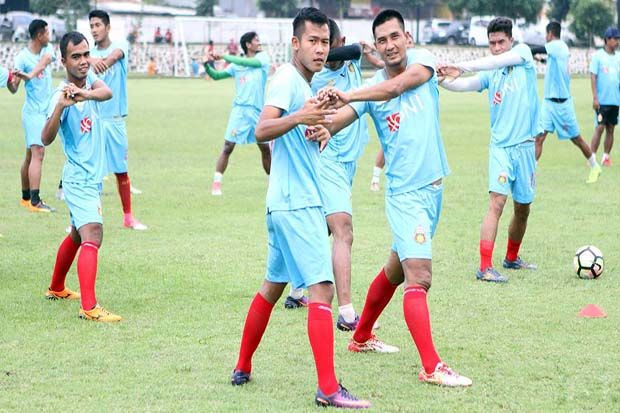 Sambut Semen Padang,...