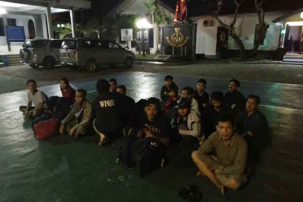 Bawa 14 TKI Ilegal dalam...