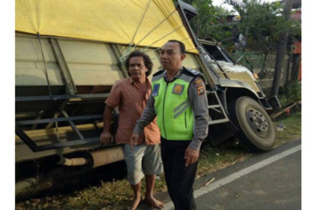 Ngantuk Sopir Truk asal...