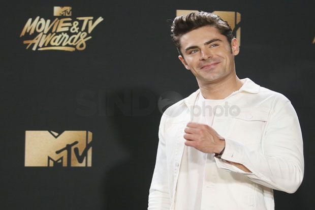 Zac Efron Perankan Pembunuh...