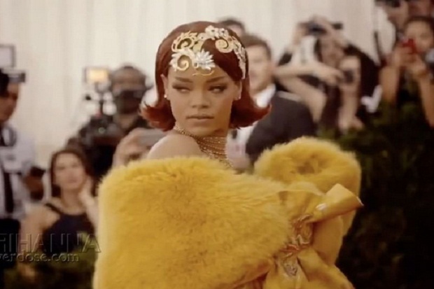 Rihanna Diminta Sumbangkan...