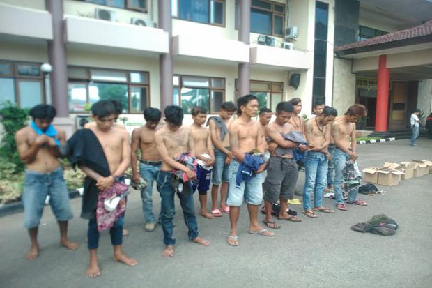 Terjaring Razia, Belasan...