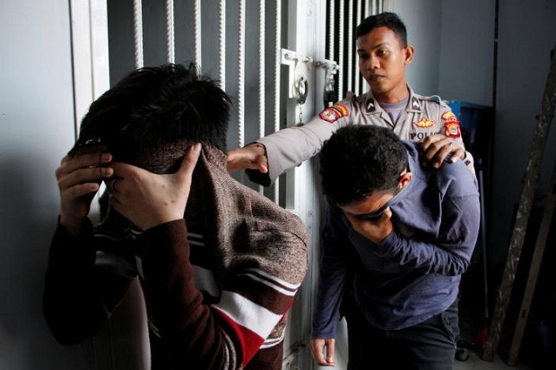 Pasangan Gay Indonesia...
