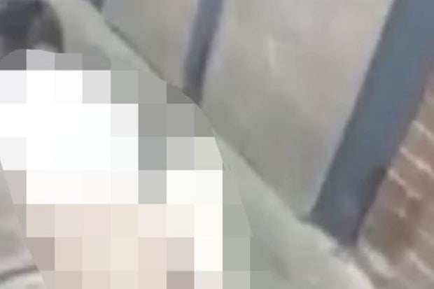 Bercinta di Jalan Umum,...