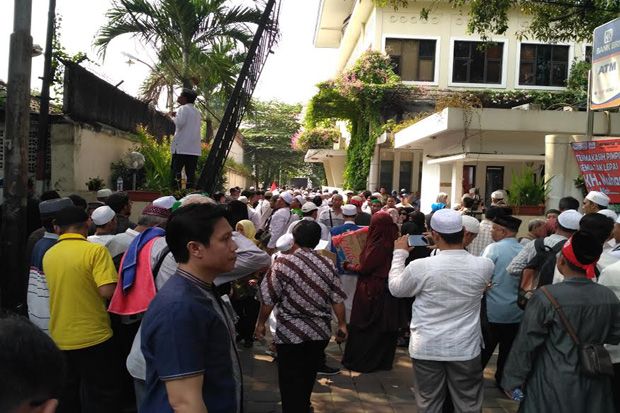 Di Kantor Komnas HAM,...