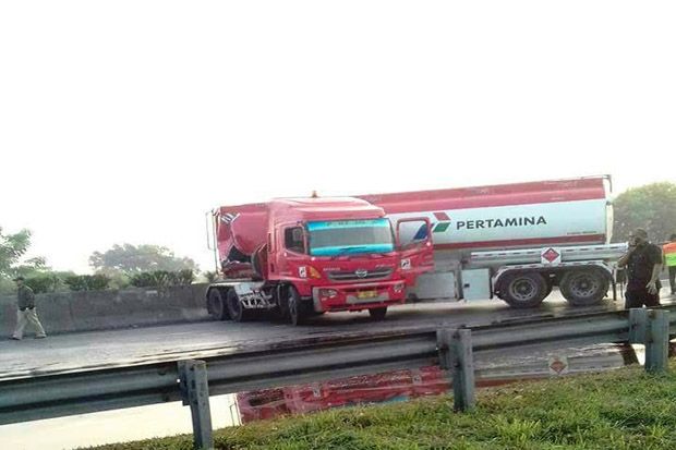 Truk Tangki Pertamina...