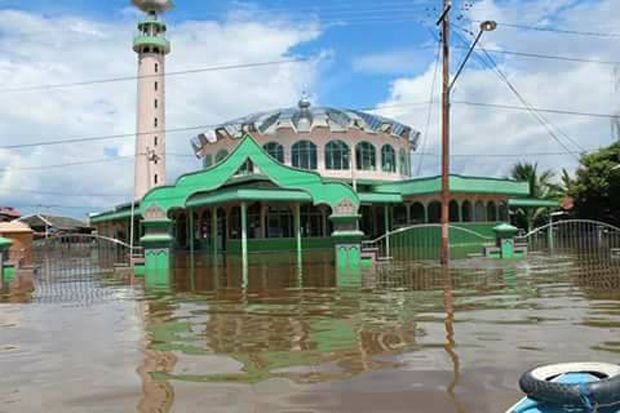 Korban Banjir di Kutai...